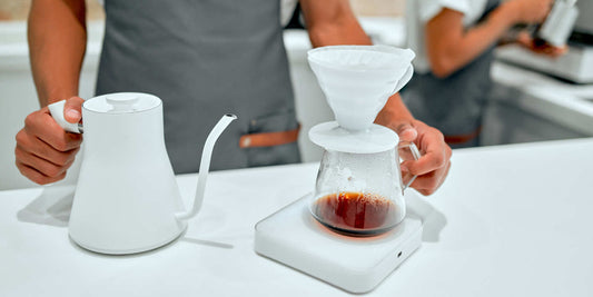 For filter coffee, it is sufficient to adjust the coarse grind once, which suits various light-roast coffee varieties.